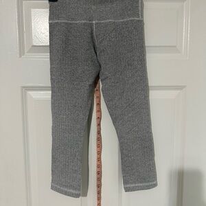 Lululemon heather gray crop leggings size 4